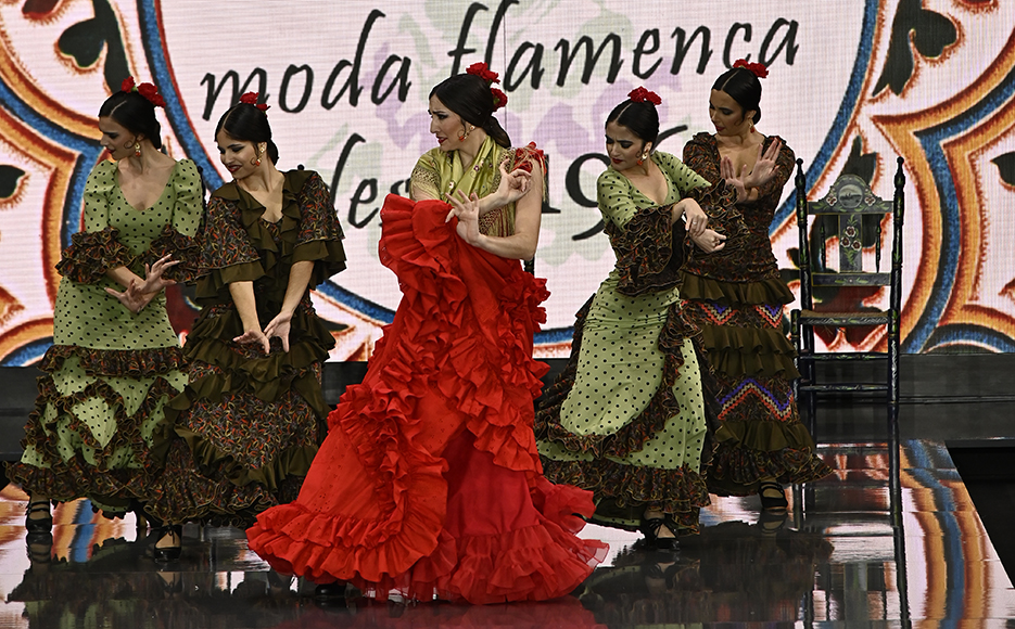 Moda Flamenca Online - Falda Flamenca Lunares 2023